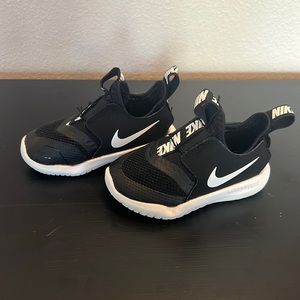Toddler Nike flex shoes